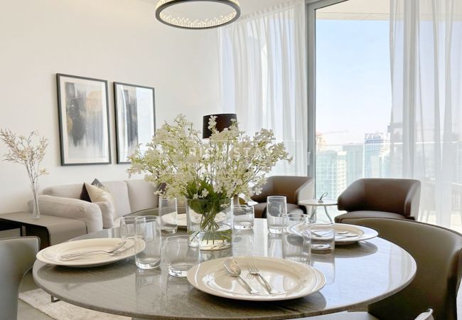 Apartment in Dubai - Lush 1BR in Stella Maris, Dubai Marina