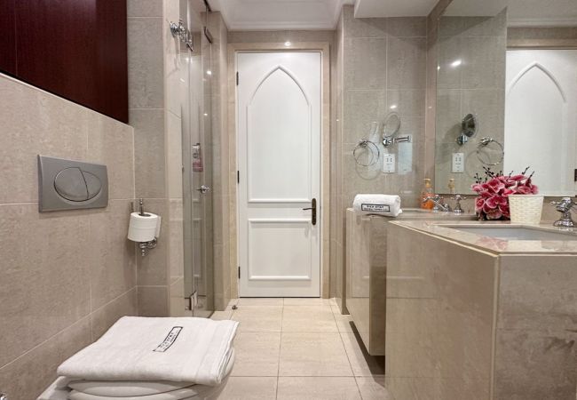 Apartment in Dubai - Upgraded 1BR in Downtown with Burj Khalifa View Apartment in Dubai - Upgraded 1BR in Downtown with Burj Khalifa View