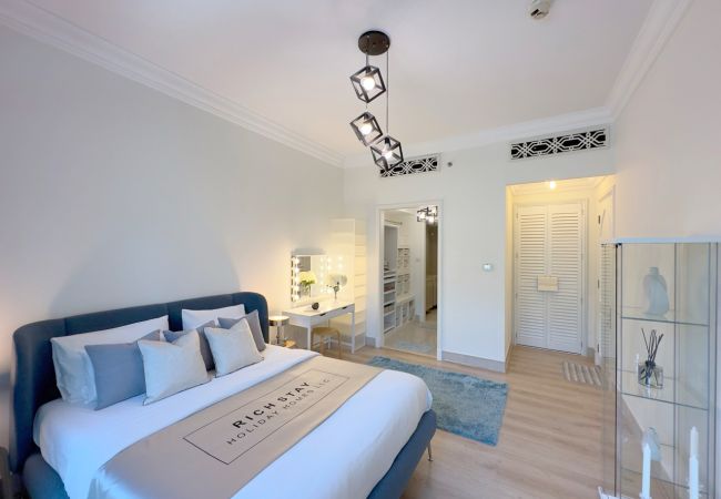 Apartment in Dubai - Upgraded 1BR in Downtown with Burj Khalifa View Apartment in Dubai - Upgraded 1BR in Downtown with Burj Khalifa View