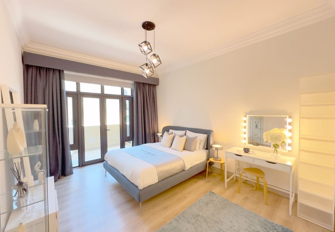 Apartment in Dubai - Upgraded 1BR in Downtown with Burj Khalifa View