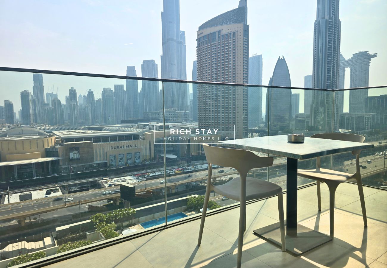 Apartment in Dubai - Premium 3BR with Burj Khalifa & Dubai Mall view
