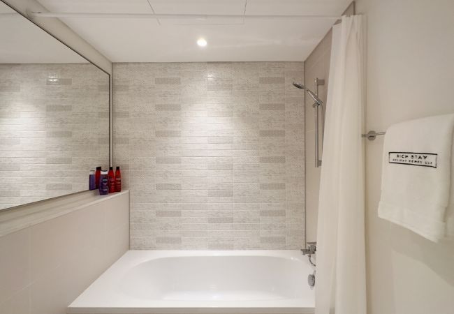 Apartment in Dubai -  Sunrise Bay 3BR EMAAR Beachfront Dubai Harbour Apartment in Dubai -  Sunrise Bay 3BR EMAAR Beachfront Dubai Harbour