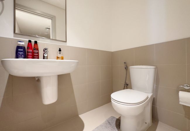 Apartment in Dubai -  Sunrise Bay 3BR EMAAR Beachfront Dubai Harbour Apartment in Dubai -  Sunrise Bay 3BR EMAAR Beachfront Dubai Harbour