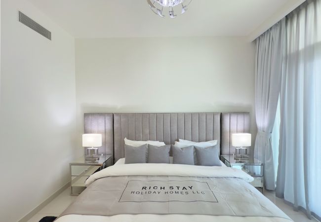 Apartment in Dubai -  Sunrise Bay 3BR EMAAR Beachfront Dubai Harbour Apartment in Dubai -  Sunrise Bay 3BR EMAAR Beachfront Dubai Harbour