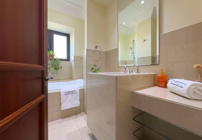 Apartment in Dubai -  Spectacular 2BR with Burj & Dubai Mall view Apartment in Dubai -  Spectacular 2BR with Burj & Dubai Mall view