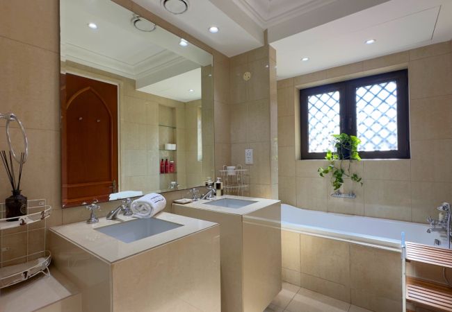 Apartment in Dubai -  Spectacular 2BR with Burj & Dubai Mall view Apartment in Dubai -  Spectacular 2BR with Burj & Dubai Mall view