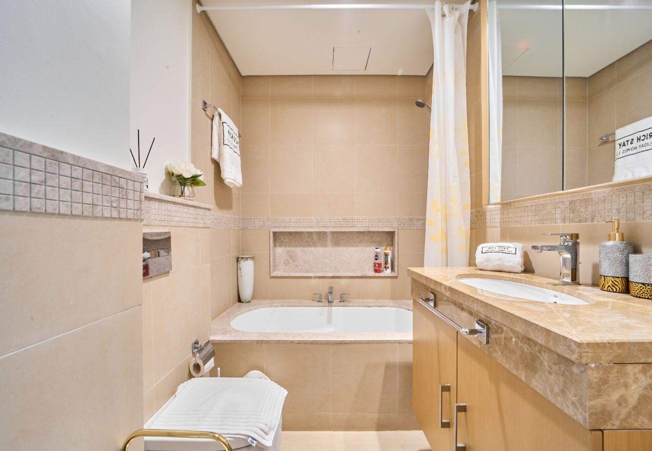 Apartment in Dubai - 1BR at Burj Vista, Direct access to Dubai mall