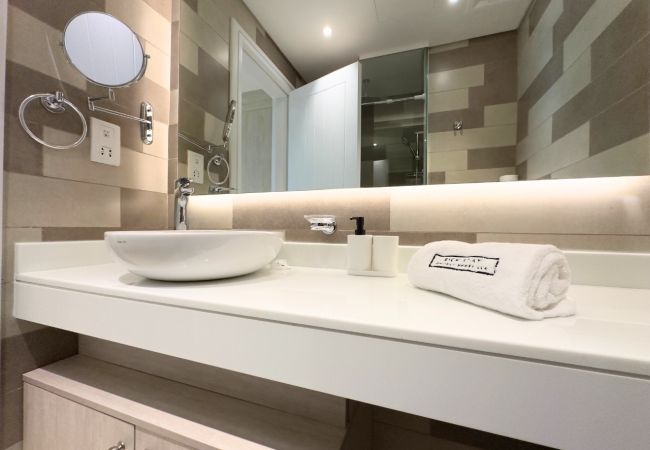 Apartment in Dubai - Seven Palm Escape: 1BR in Palm Jumeirah Apartment in Dubai - Seven Palm Escape: 1BR in Palm Jumeirah