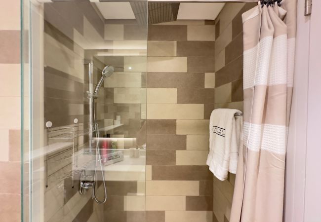 Apartment in Dubai - Seven Palm Escape: 1BR in Palm Jumeirah Apartment in Dubai - Seven Palm Escape: 1BR in Palm Jumeirah