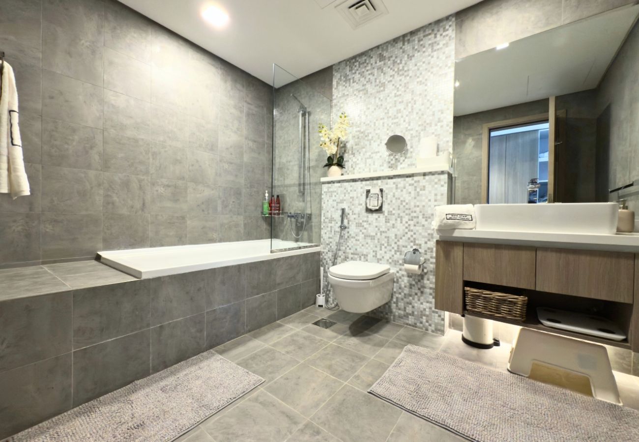 Apartment in Dubai - 305-Unique 1 BR in Stella Maris, City View