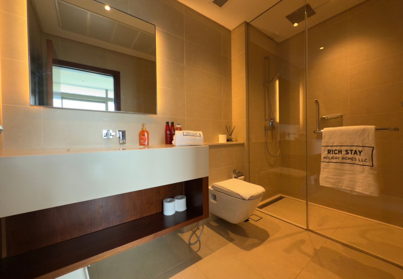 Apartment in Dubai - Skyline Serenity ,3BR Oasis Overlooking the Marina