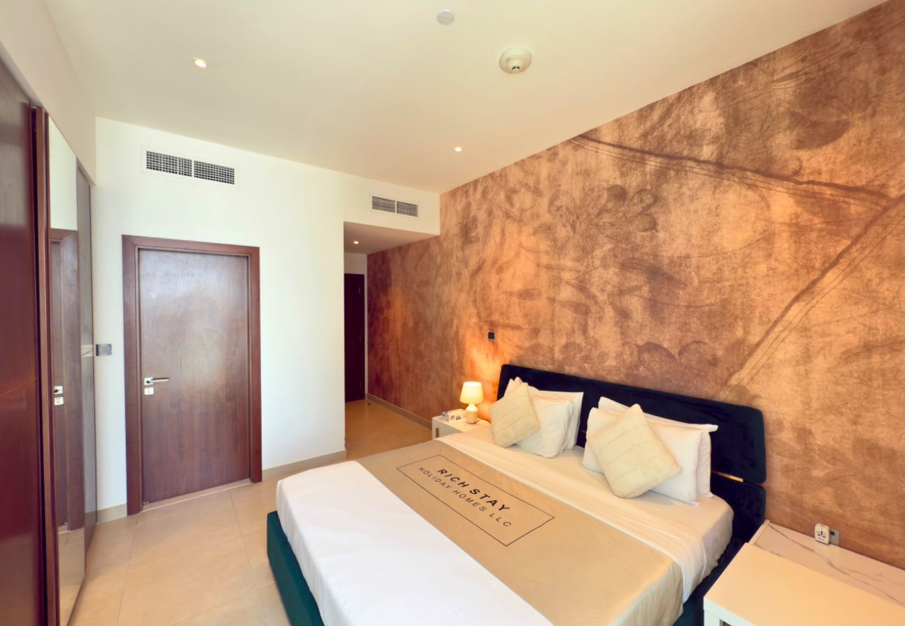 Apartment in Dubai - Skyline Serenity ,3BR Oasis Overlooking the Marina