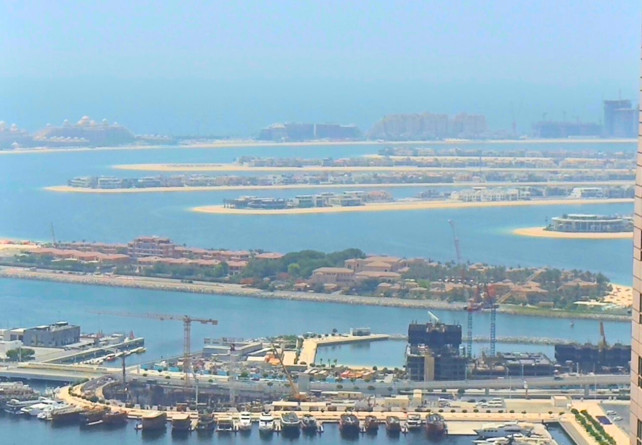 Apartment in Dubai - Skyline Serenity ,3BR Oasis Overlooking the Marina