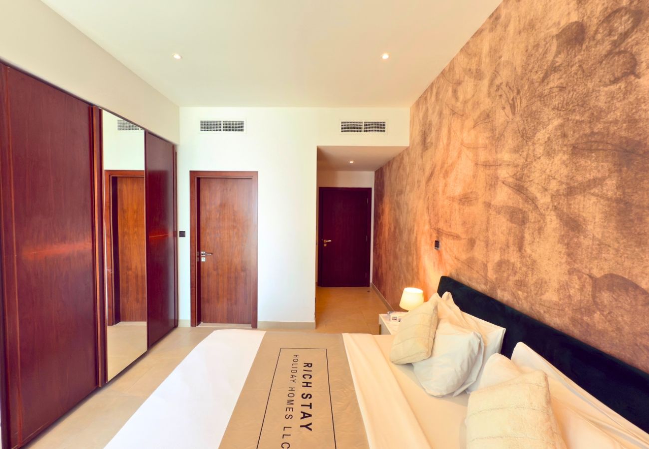 Apartment in Dubai - Skyline Serenity ,3BR Oasis Overlooking the Marina