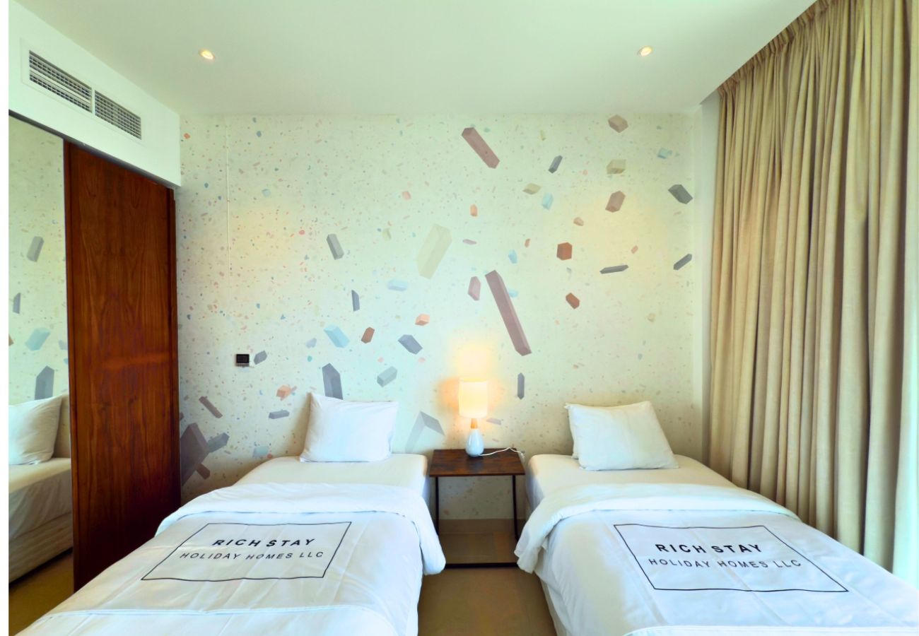 Apartment in Dubai - Skyline Serenity ,3BR Oasis Overlooking the Marina