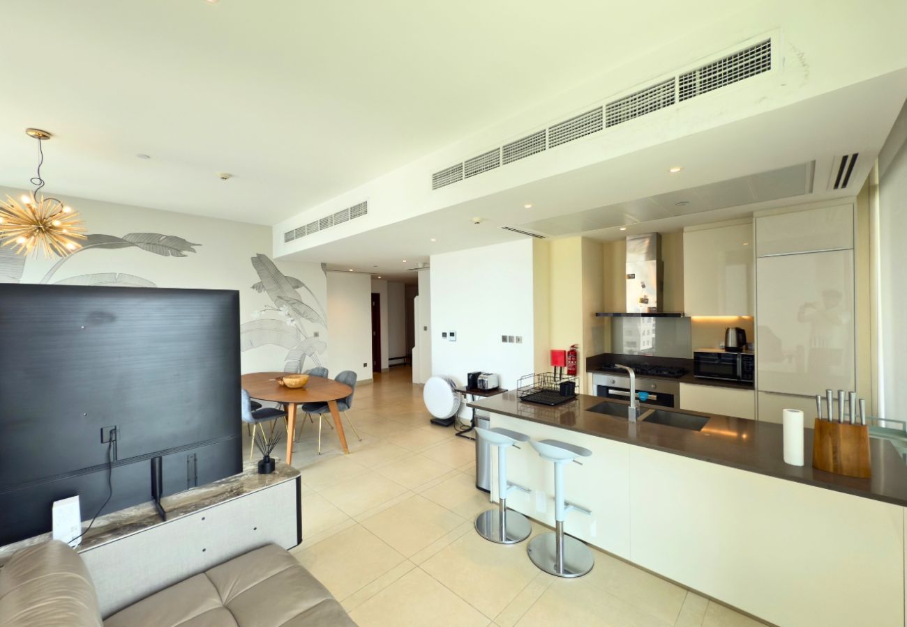 Apartment in Dubai - Skyline Serenity ,3BR Oasis Overlooking the Marina