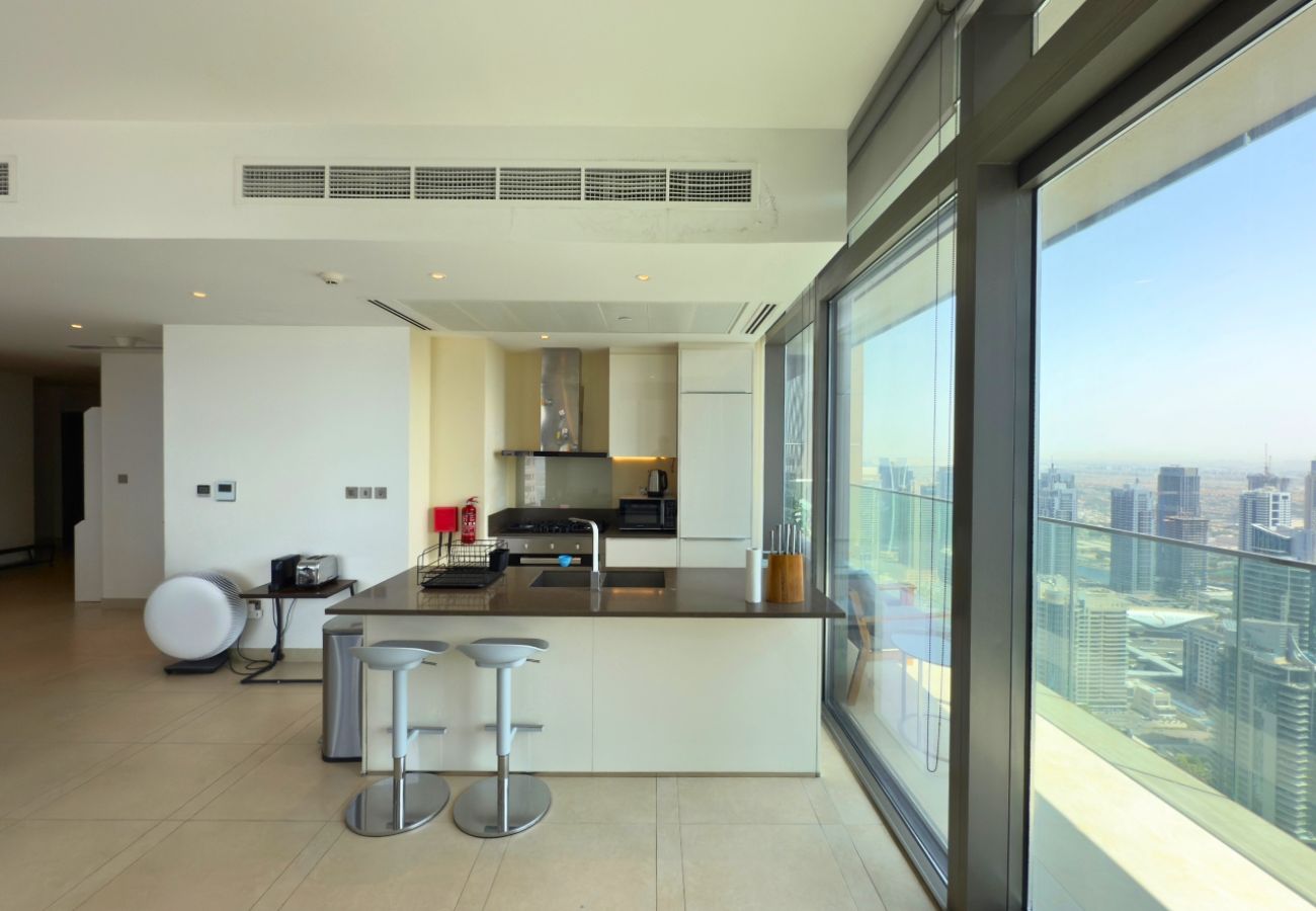 Apartment in Dubai - Skyline Serenity ,3BR Oasis Overlooking the Marina