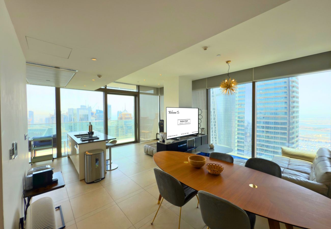 Apartment in Dubai - Skyline Serenity ,3BR Oasis Overlooking the Marina