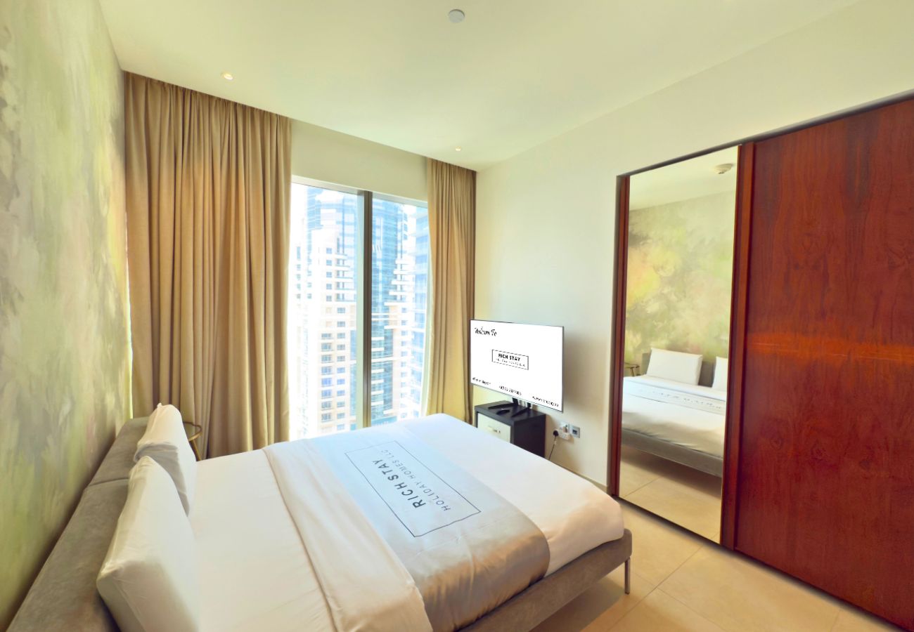 Apartment in Dubai - Skyline Serenity ,3BR Oasis Overlooking the Marina