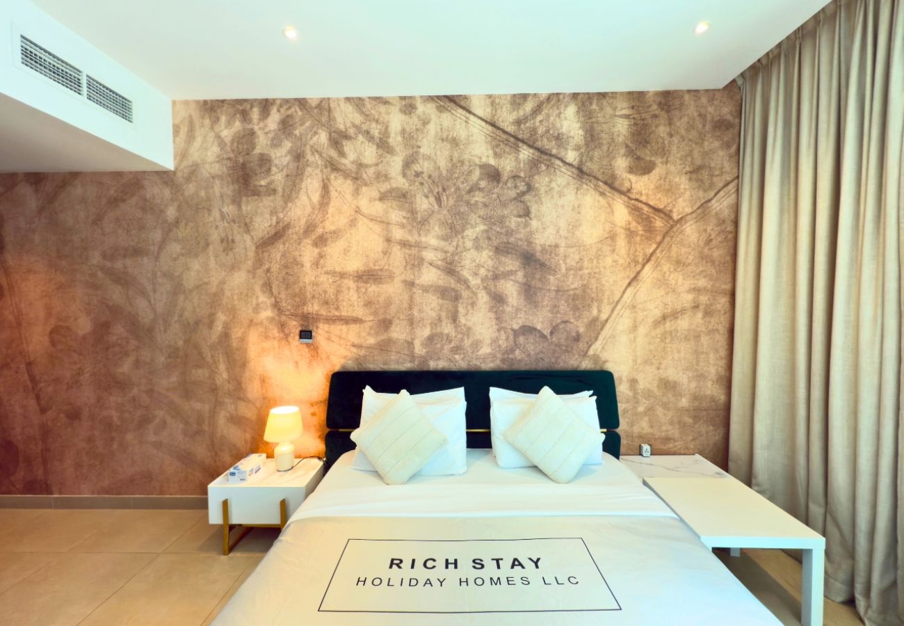 Apartment in Dubai - Skyline Serenity ,3BR Oasis Overlooking the Marina