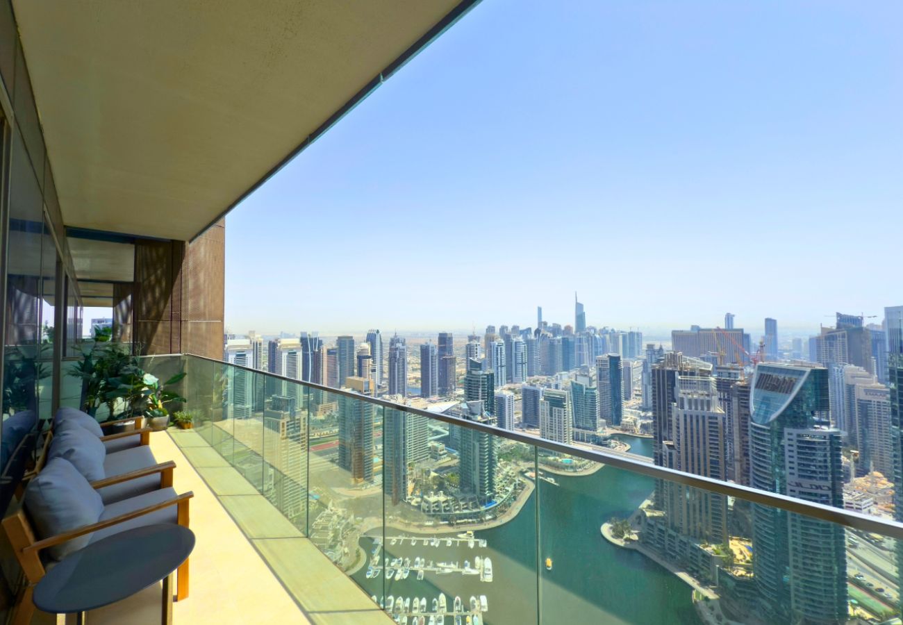Apartment in Dubai - Skyline Serenity ,3BR Oasis Overlooking the Marina