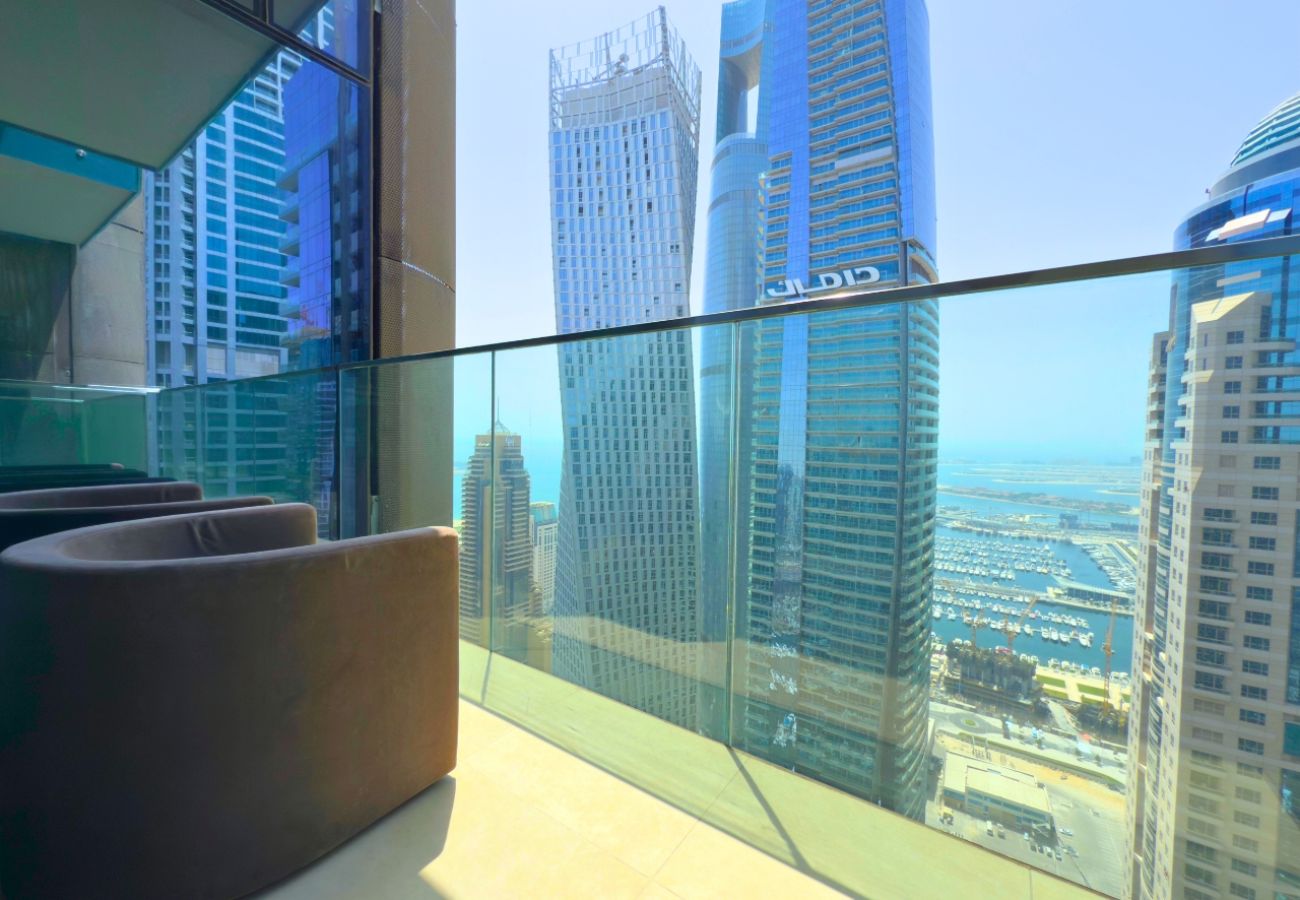 Apartment in Dubai - Skyline Serenity ,3BR Oasis Overlooking the Marina