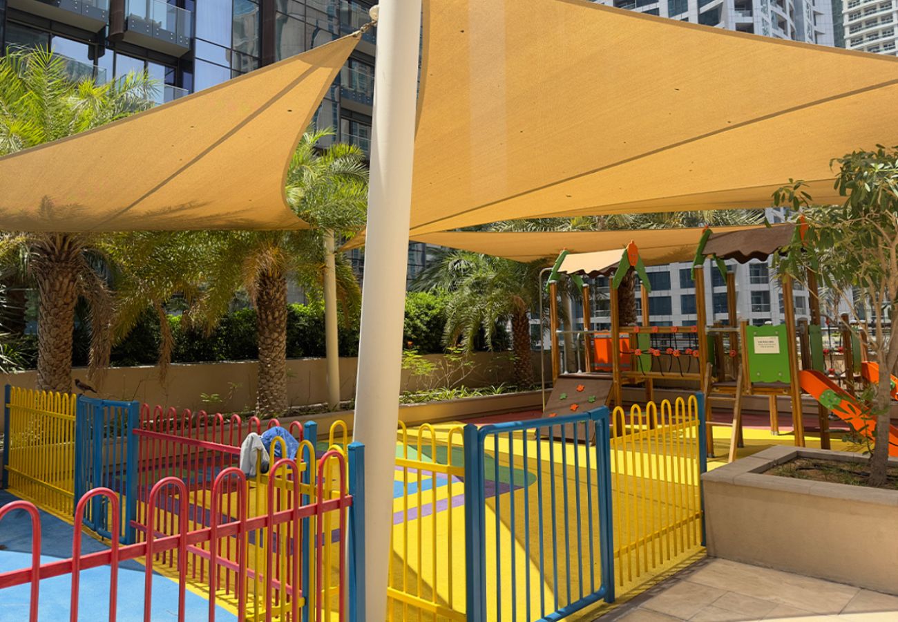 Apartment in Dubai - Skyline Serenity ,3BR Oasis Overlooking the Marina